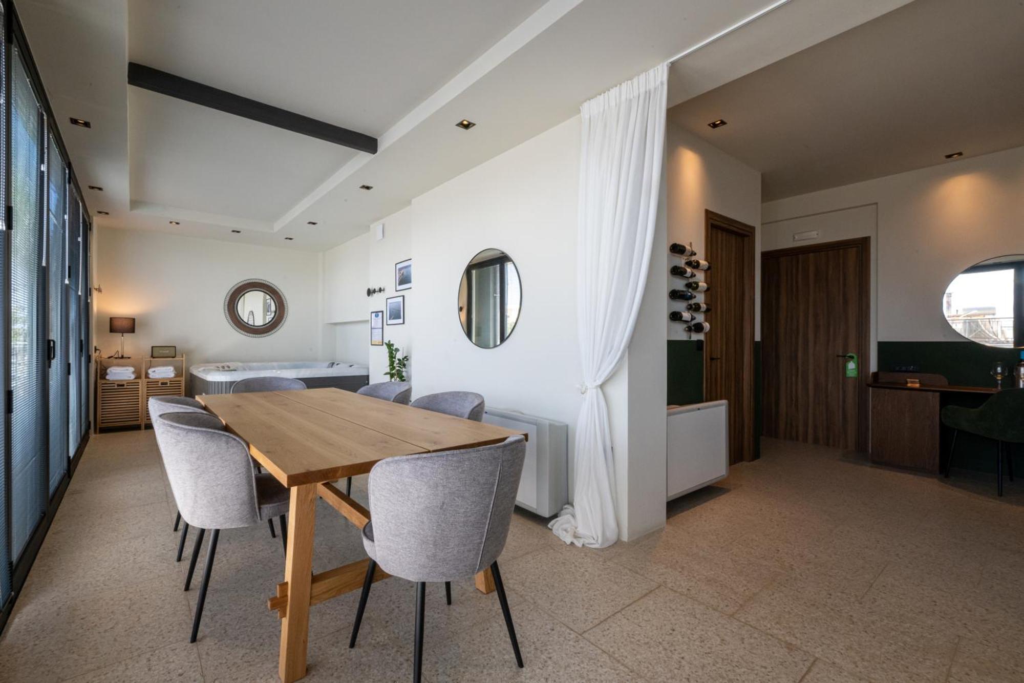 Evripidou 7 - Kalamata Mediterranean Suites Szoba fotó