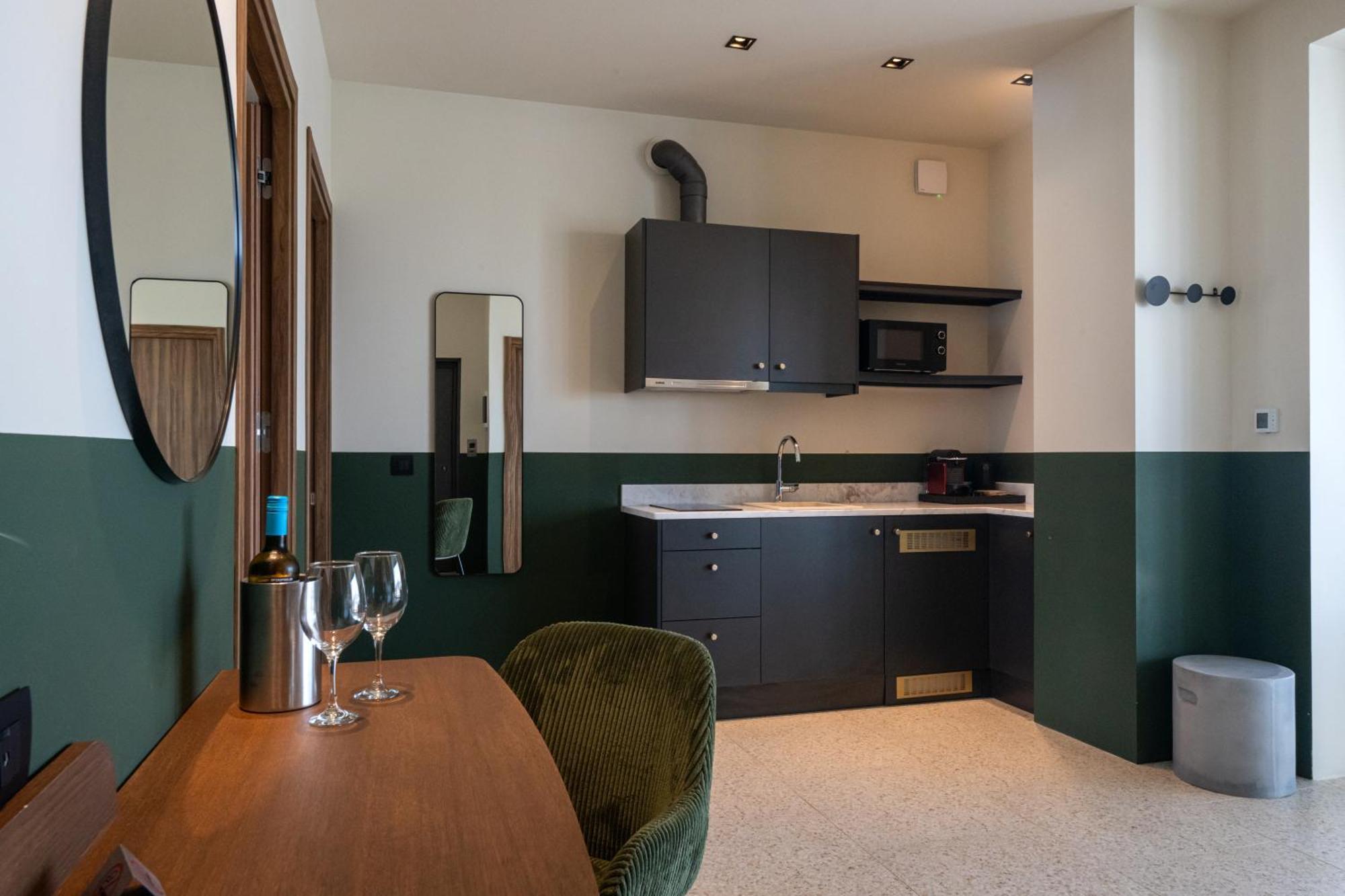 Evripidou 7 - Kalamata Mediterranean Suites Szoba fotó