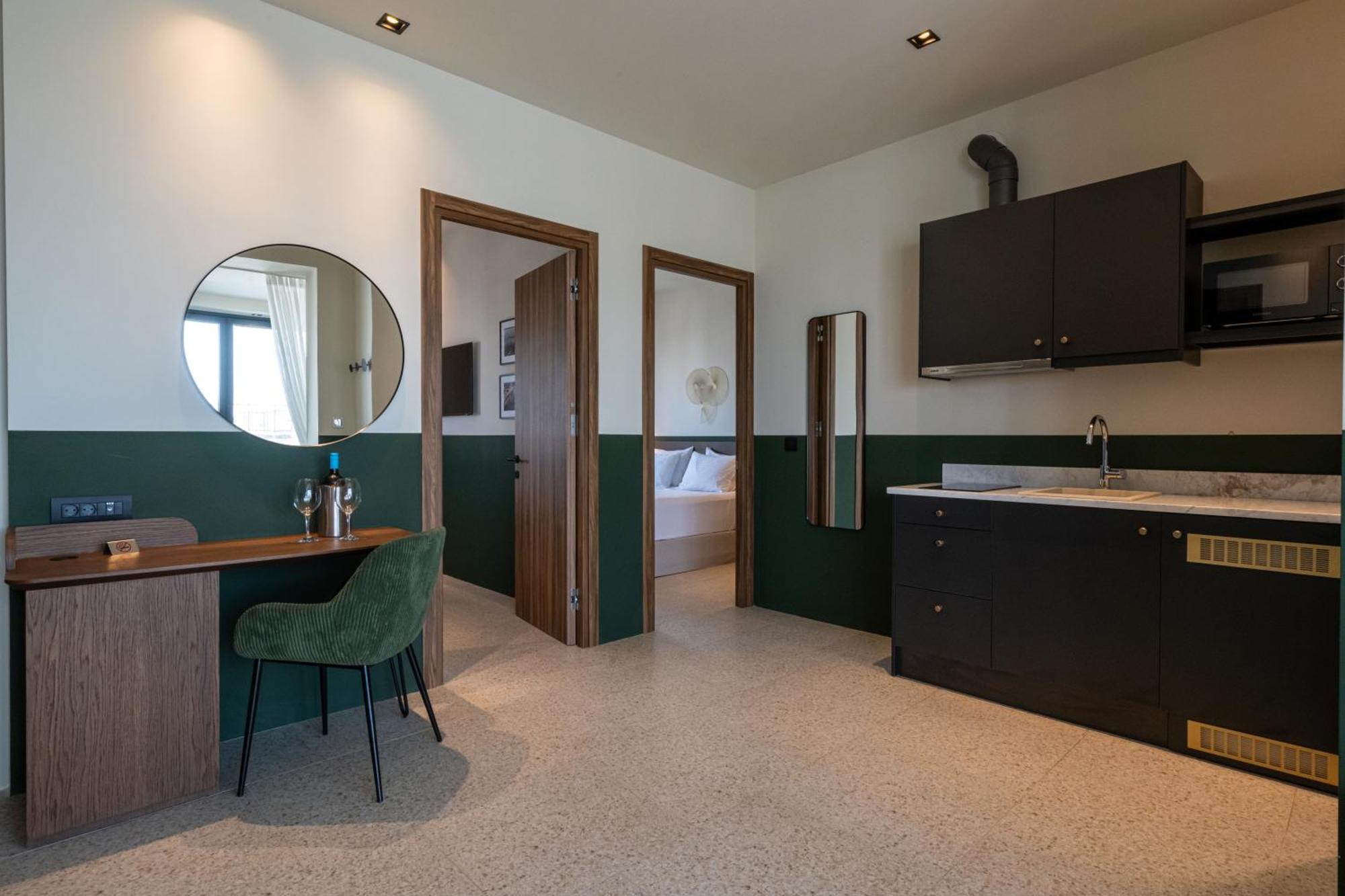Evripidou 7 - Kalamata Mediterranean Suites Szoba fotó