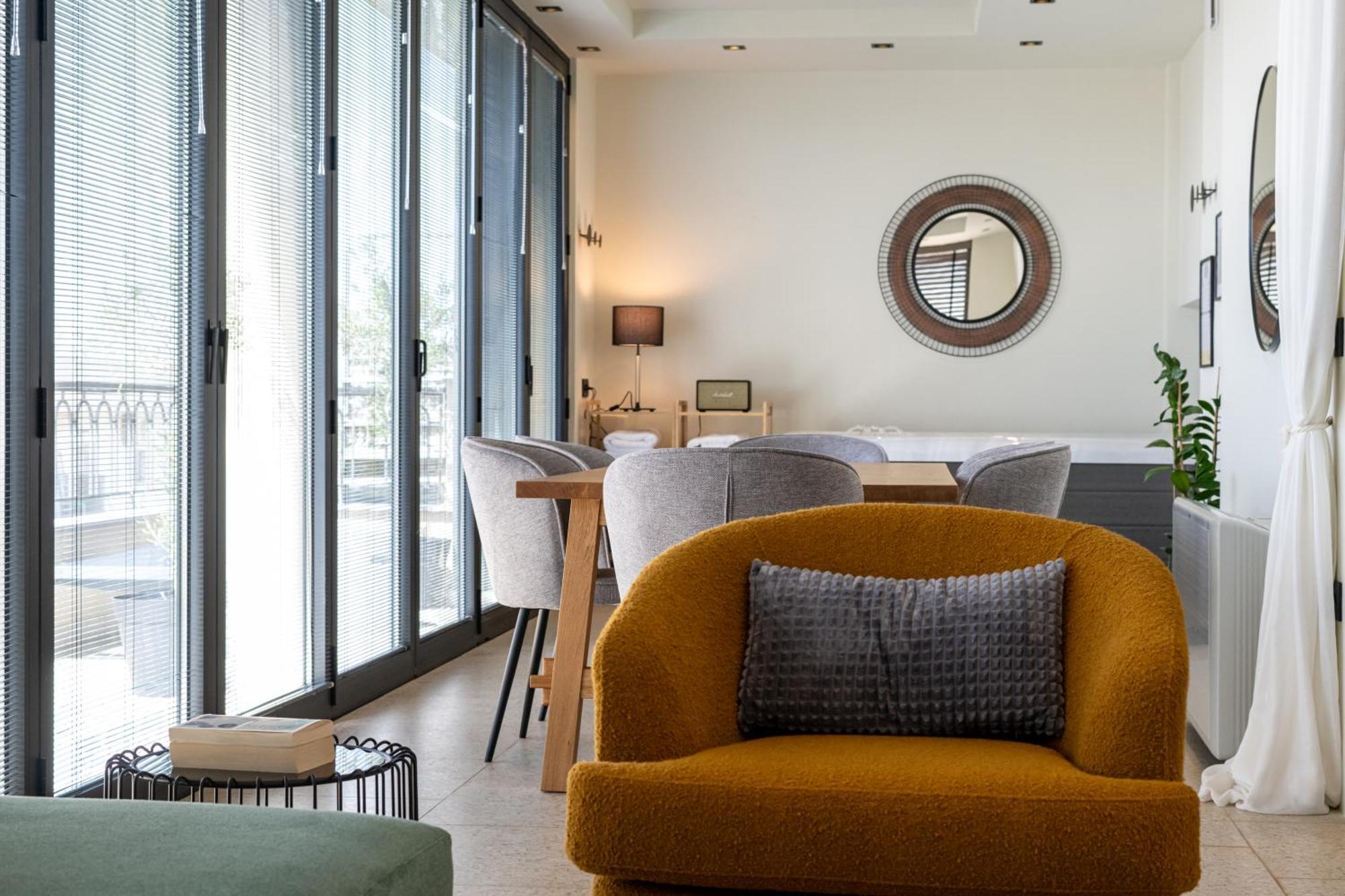 Evripidou 7 - Kalamata Mediterranean Suites Szoba fotó