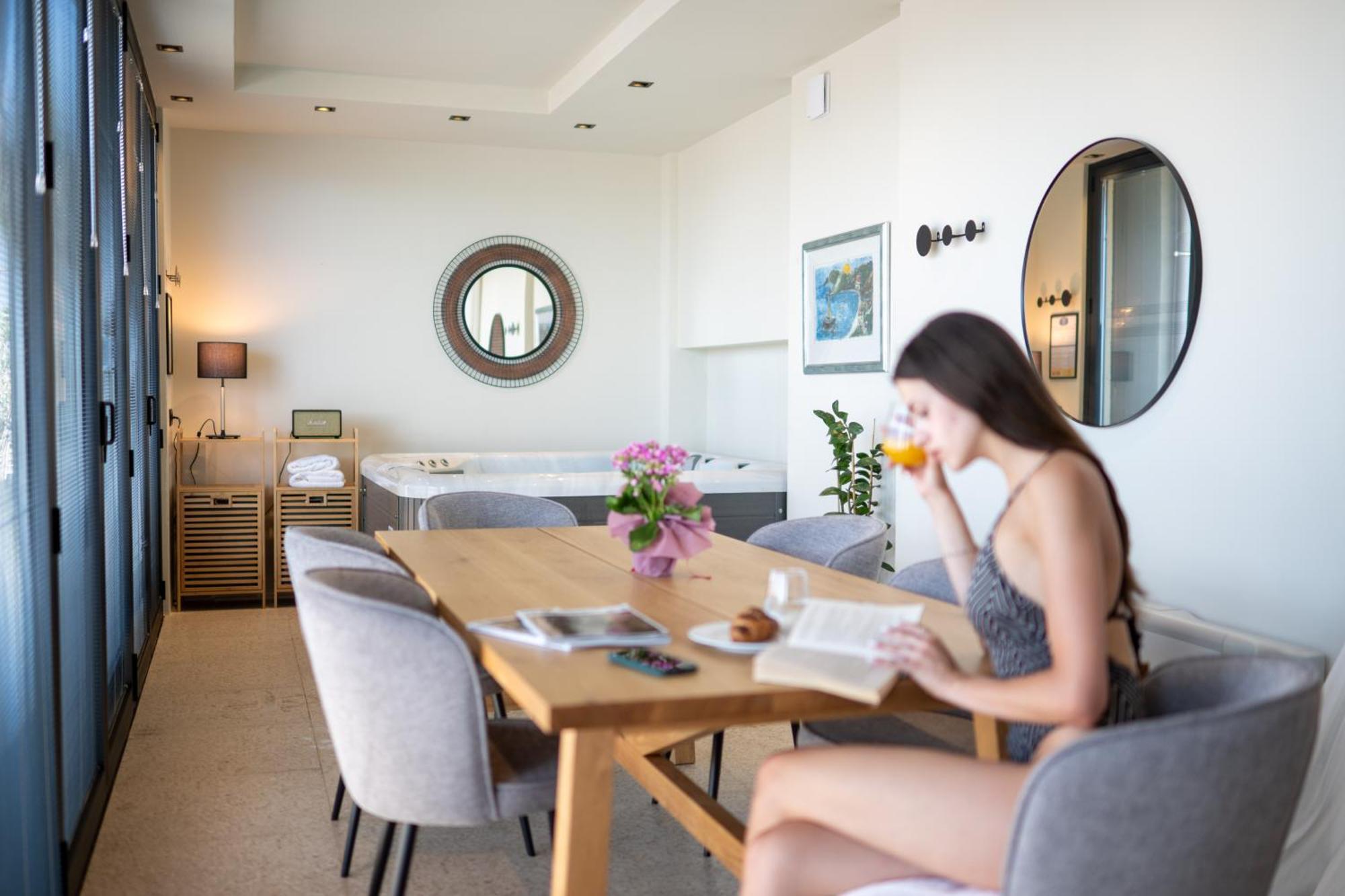 Evripidou 7 - Kalamata Mediterranean Suites Szoba fotó