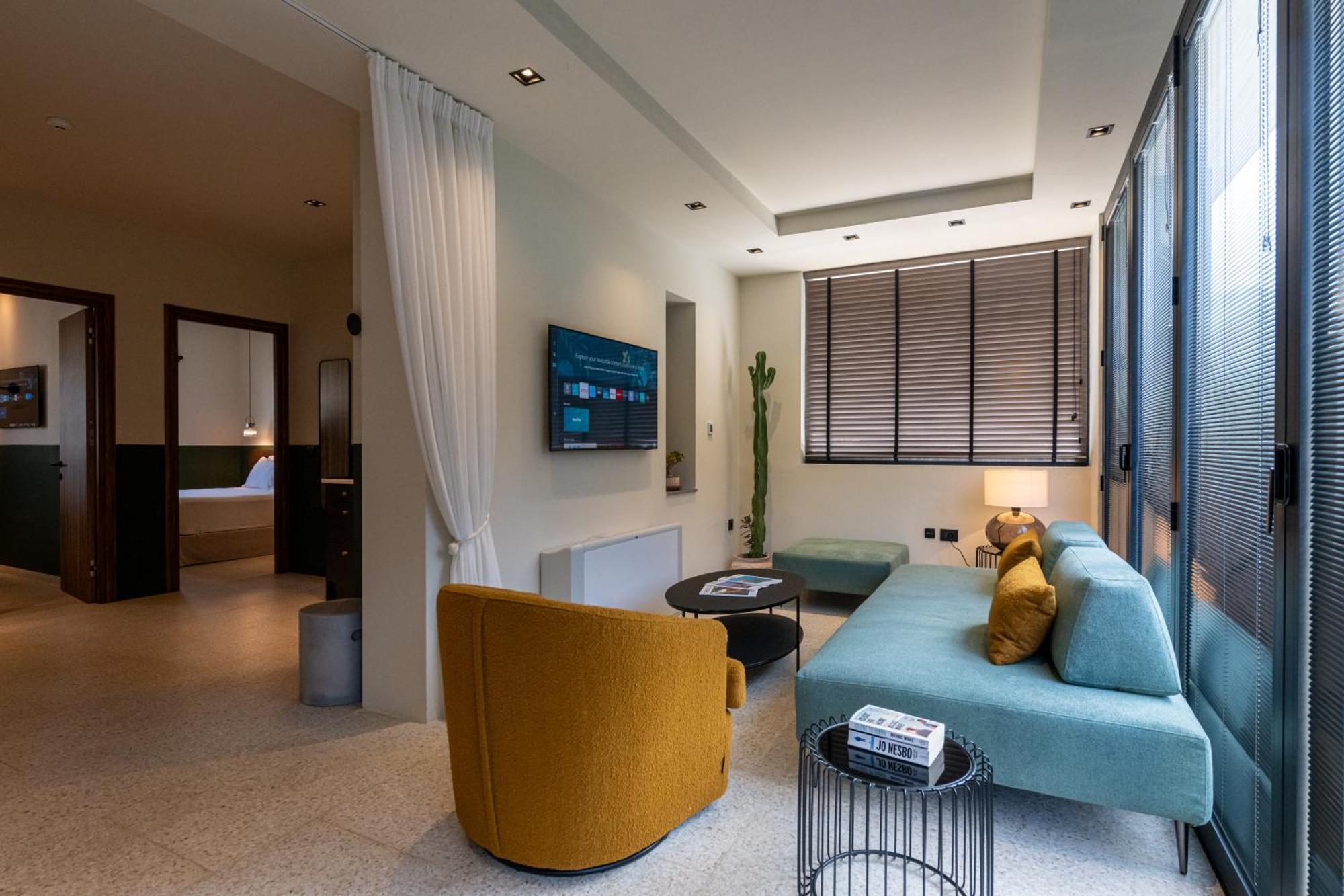 Evripidou 7 - Kalamata Mediterranean Suites Szoba fotó